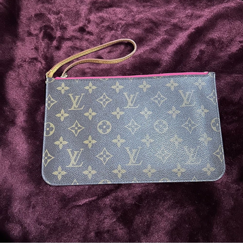 Louis Vuitton Neverfull MM Pochette